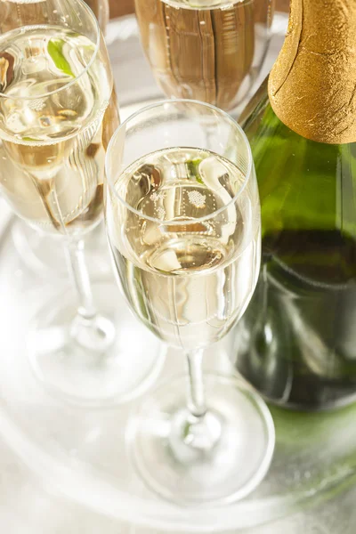 Bubbling Champagne in a Glass — Stock Photo, Image