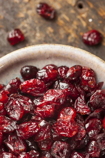 Organik kırmızı kurutulmuş cranberries — Stok fotoğraf