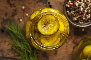 ev yapımı organik crunch yeşil turşu