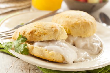 Homemade buttermilk bisküvi ve sos