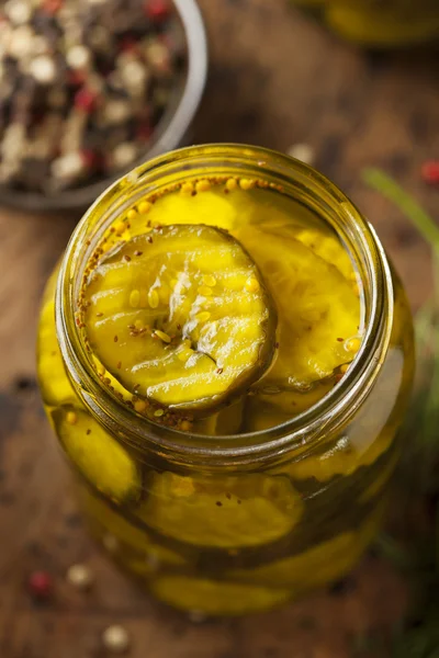 Zelfgemaakte organische crunch groene pickles — Stockfoto