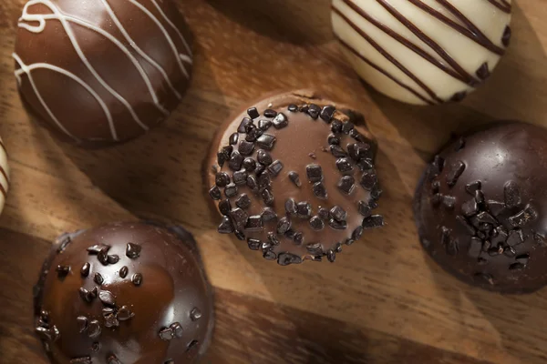 Гурманка Вишуканий темний шоколадний трюфель цукерки — стокове фото
