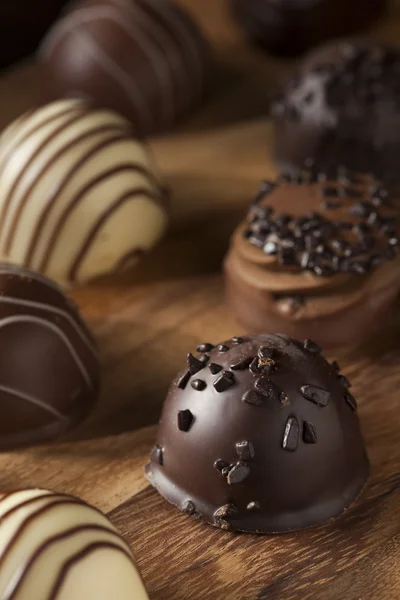 Gastronomische mooie donkere chocolade truffel snoep — Stockfoto