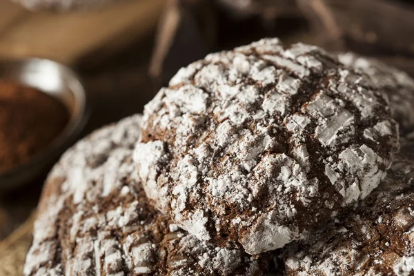 Выбирайте хрустящие пирожки с сахарной пудрой — стоковое фото
