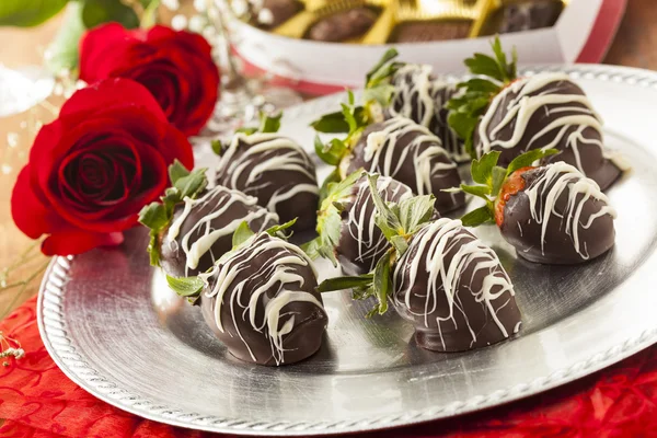 Dla smakoszy czekolady pokryty truskawki — Zdjęcie stockowe