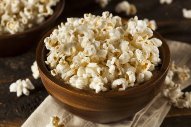 건강 한 버터 팝콘 소금