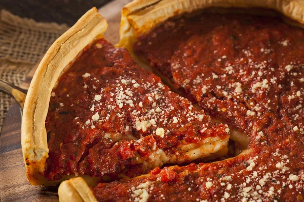 Chicago Stil tiefe Gericht Käse-Pizza — Stockfoto