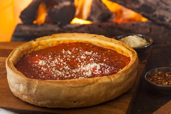 Chicago Style Deep Dish Cheese Pizza — Stock Photo, Image