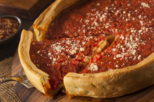 Chicago style deep dish sajtos pizza — Stock Fotó