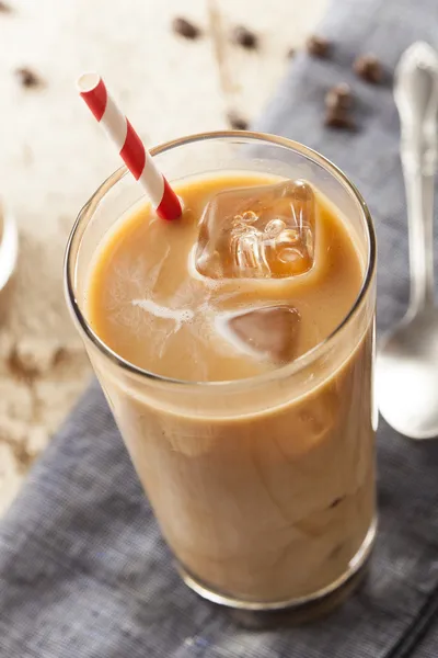 Schicker Eiskaffee mit Sahne — Stockfoto