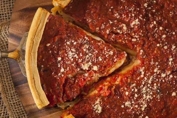 Pizza con queso Chicago estilo plato hondo — Foto de Stock