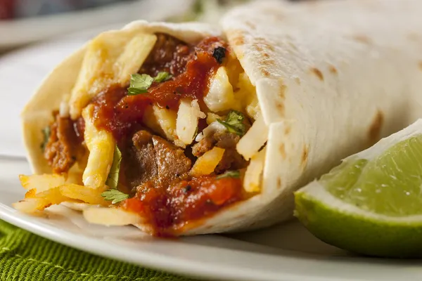 Herzhaftes Chorizo-Frühstück Burrito — Stockfoto