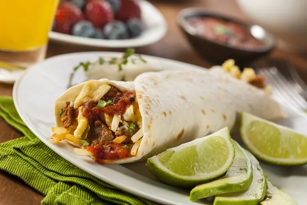 Vydatné chorizo snídaně burrito — Stock fotografie