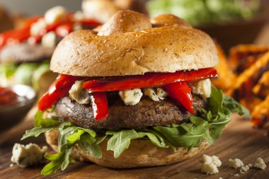 sağlıklı vejetaryen portobello mantar burger