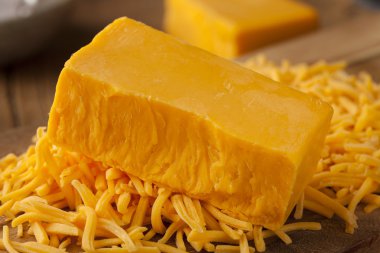 Organik keskin Çedar peyniri