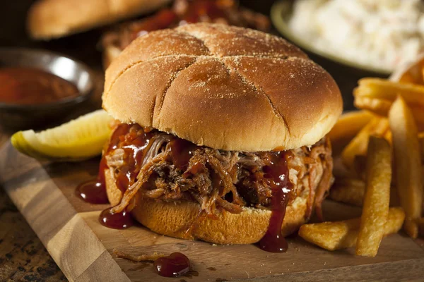 Sándwich de cerdo tirado de barbacoa —  Fotos de Stock