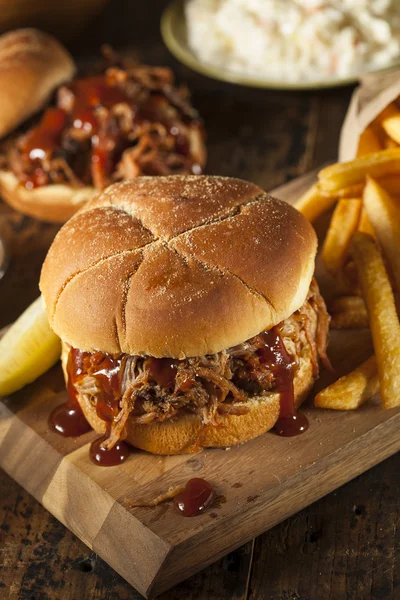 Sándwich de cerdo tirado de barbacoa —  Fotos de Stock