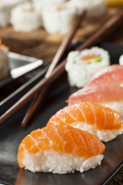 Sağlıklı Japon Nigiri suşi