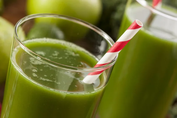 Suco de Smoothi de legumes e frutas verdes saudáveis — Fotografia de Stock