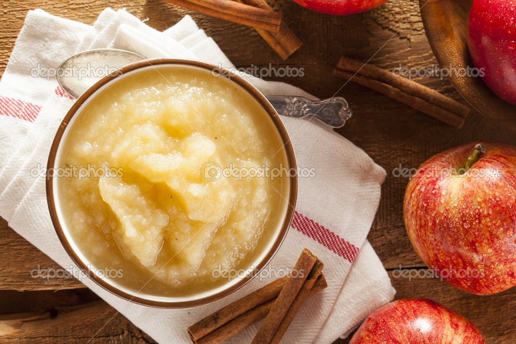 Healthy Organic Applesauce with Cinnamon — Stock Photo © bhofack2 41141941