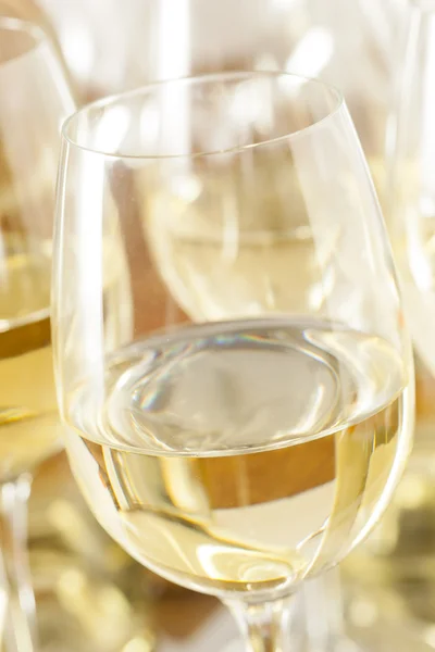 Refreshring White Wine in a Glass — Stock Photo, Image