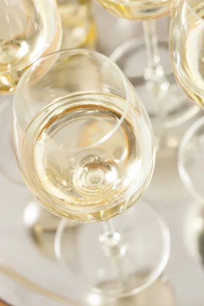 Refreshring witte wijn in een glas — Stockfoto