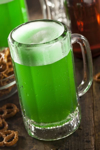 Grön öl för st. patrick's day — Stockfoto