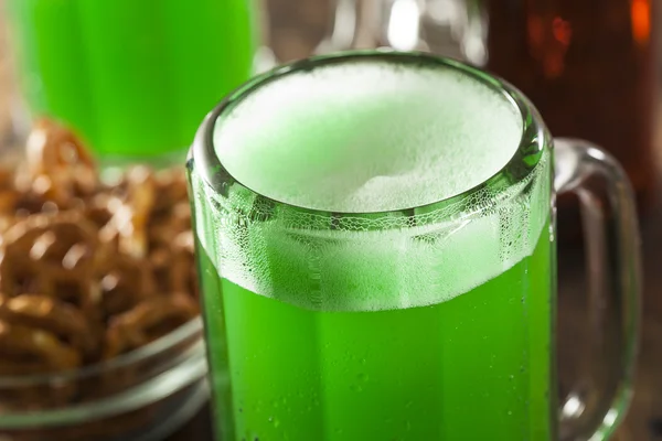 Cerveza verde para el Día de San Patricio — Foto de Stock