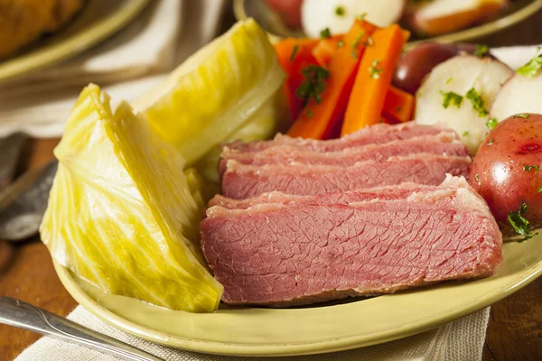 Homemade Corned Beef and Cabbage — Stock Photo, Image