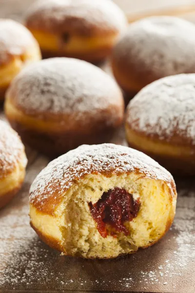 Casalingo lampone polacco Paczki Ciambella — Foto Stock