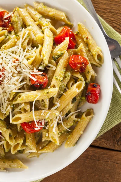 Lichte zelfgemaakte pesto pasta — Stockfoto