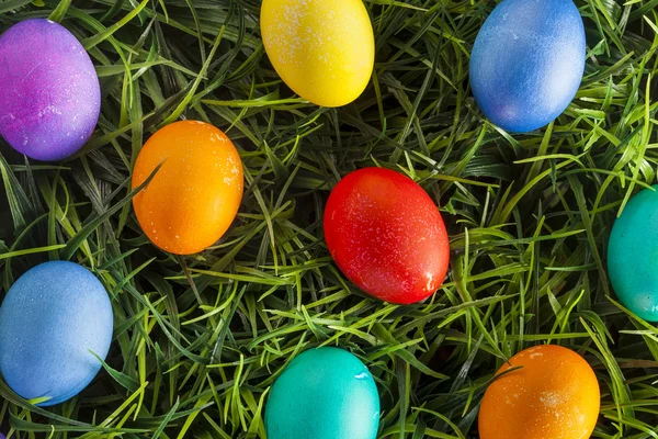 Ovos tingidos coloridos para a Páscoa — Fotografia de Stock