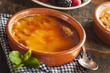 gurme carmelized Creme brulee