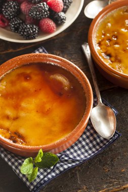 gurme carmelized Creme brulee