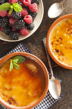 gurme carmelized Creme brulee
