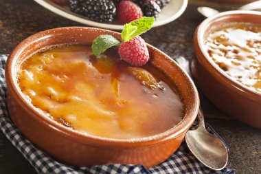 gurme carmelized Creme brulee