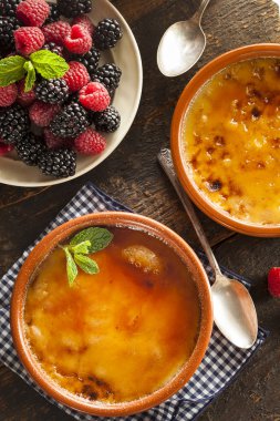 gurme carmelized Creme brulee