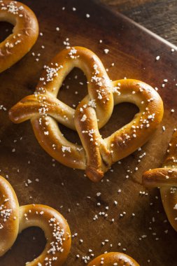 tuz ile Homemade yumuşak pretzels