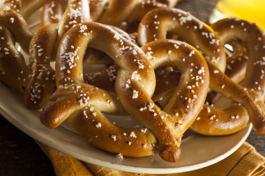 tuz ile Homemade yumuşak pretzels