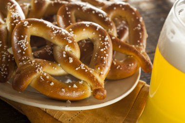 tuz ile Homemade yumuşak pretzels