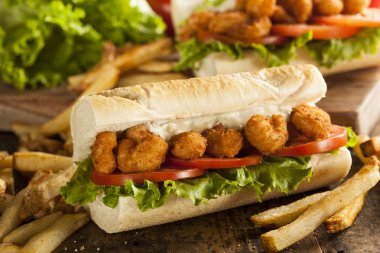 ev yapımı karides po boy sandviç