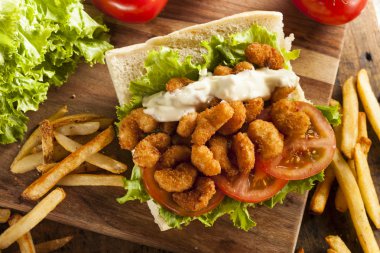 ev yapımı karides po boy sandviç