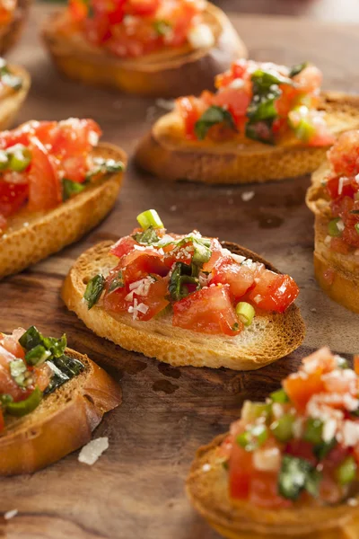 Předkrm domácí italská bruschetta — Stock fotografie