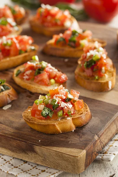 Předkrm domácí italská bruschetta — Stock fotografie