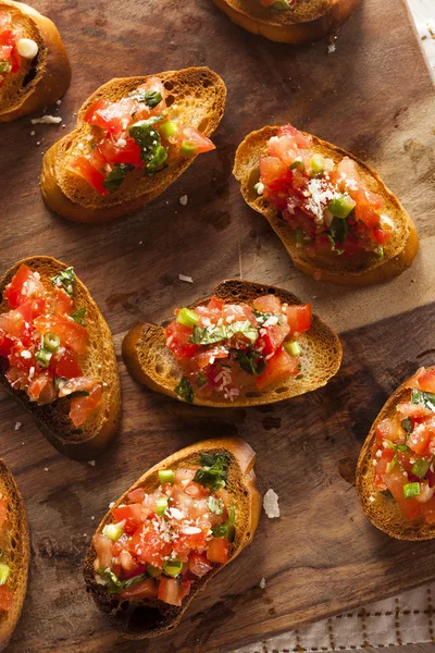 Aperitivo italiano hecho en casa bruschetta —  Fotos de Stock