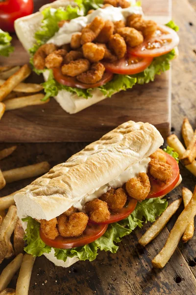 Hausgemachte Shrimp po boy sandwich — Stockfoto
