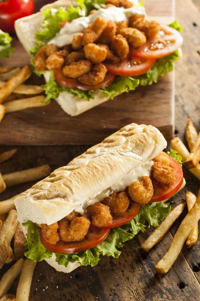 Ev yapımı karides po boy sandviç — Stok fotoğraf