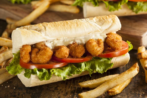 Ev yapımı karides po boy sandviç — Stok fotoğraf