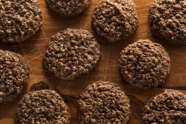 Çift çikolatalı yulaf ezmesi kurabiye