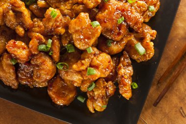 yeşil soğan ile Asya oranage tavuk